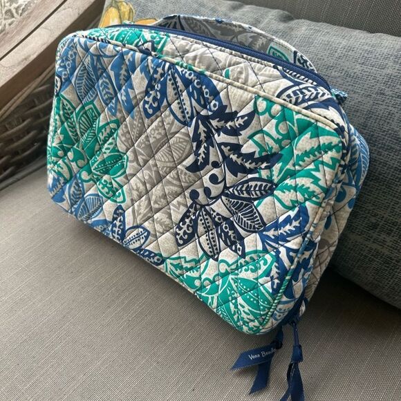 Vera Bradley Large Blush and Brush Makeup Case - Santiago (Retired Pattern) - Picture 1 of 9